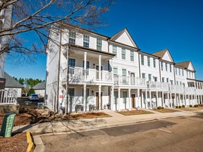 Building Photo - 230 Town Center Dr