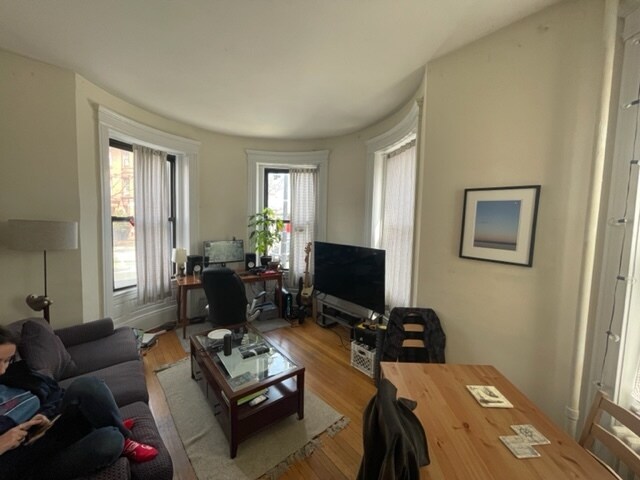 Building Photo - 585 Beacon St