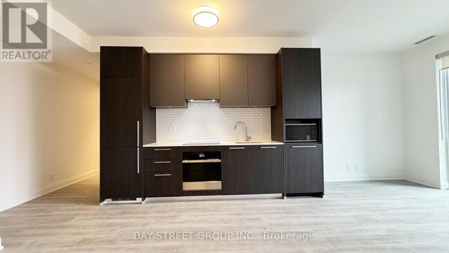 Photo du bâtiment - 65 Broadway Ave