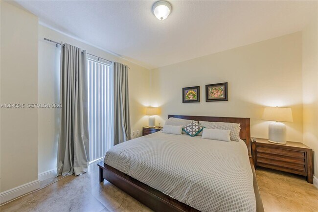 Foto del edificio - 7285 SW 90th St
