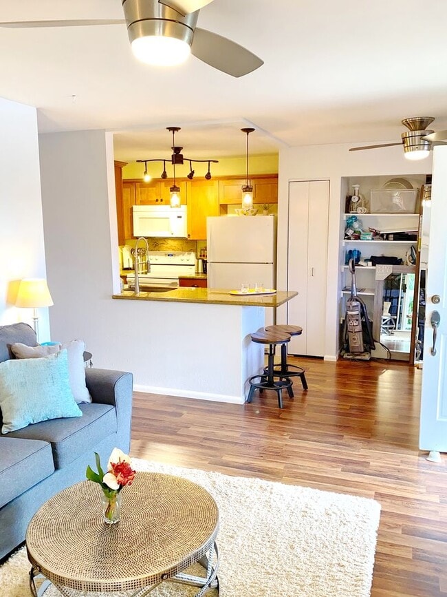 Building Photo - Beautiful and Bright, Nicely Furnished top floor Keonekai Villages condo-- recently remodeled and...