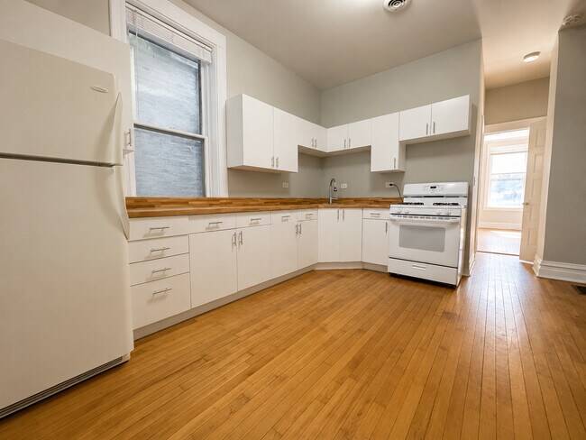 Foto del edificio - 1539 N Bosworth Ave