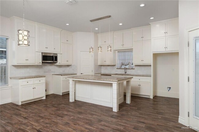 Foto del edificio - 14 E St