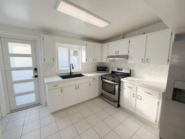 Foto del edificio - 5911 SW 6th St