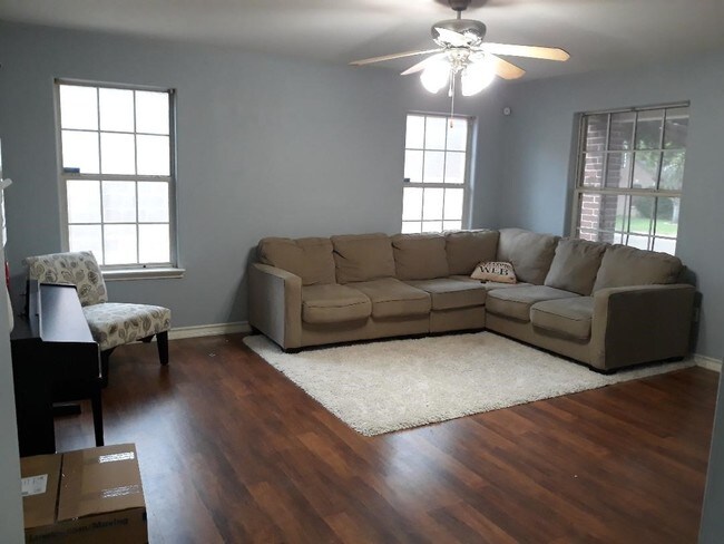 Building Photo - 10107 Caballo Dr