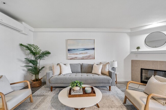 Building Photo - Remodeled 2 bed/2bath in Imperial Beach