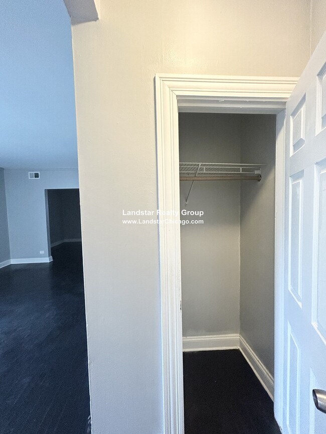 Foto del edificio - 7344 N Damen Ave