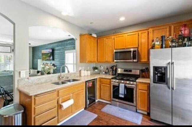 Building Photo - 320 Mt Whitney Dr