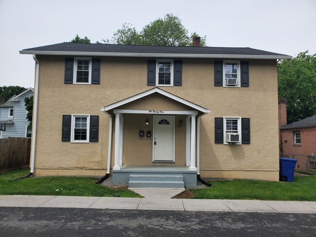 Building Photo - 221 Fletcher St