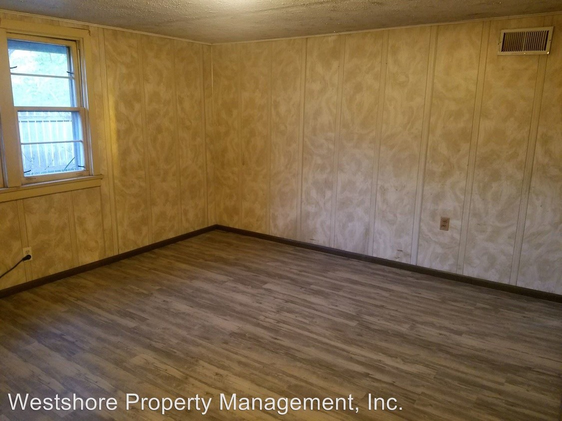Building Photo - 305 E Colby St