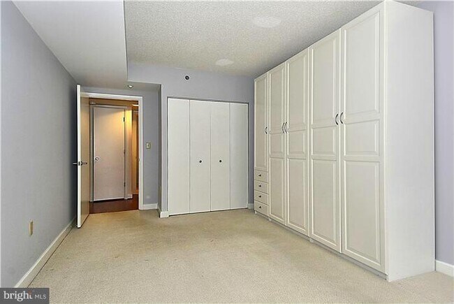 Building Photo - 1150 K St NW