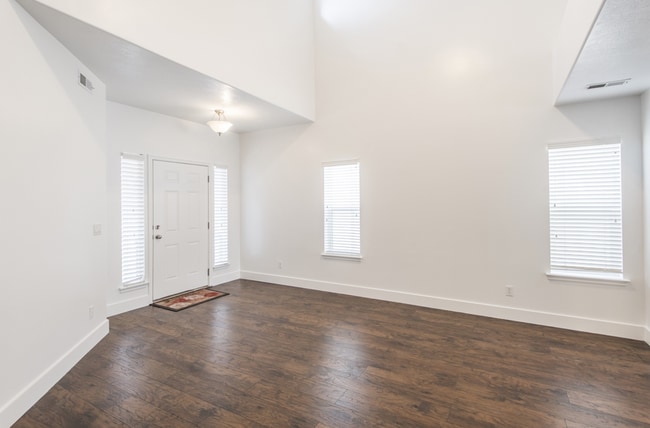 Building Photo - 646 E 1590 S