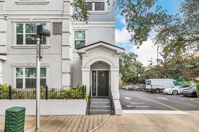 Foto del edificio - 204 E South St