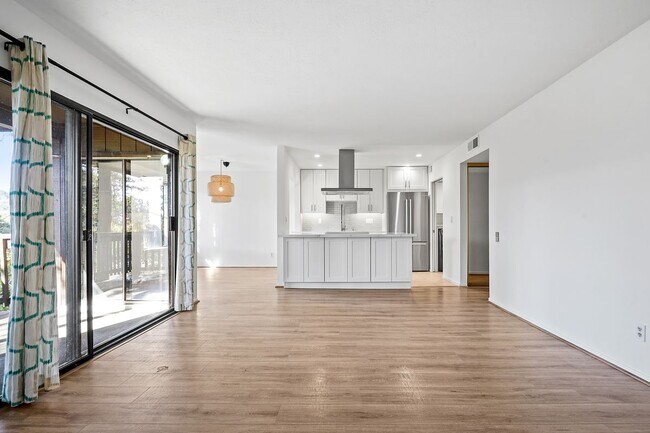 Foto del edificio - 3338 La Mesa Dr