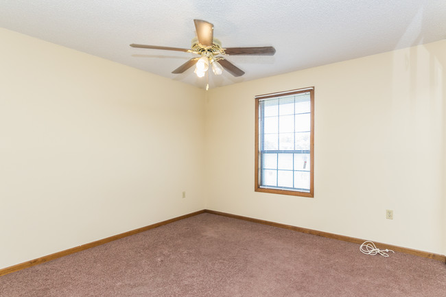 Building Photo - 10421 Pink Azalea Dr