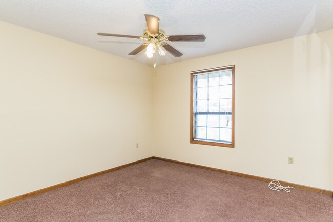 Foto del edificio - 10421 Pink Azalea Dr