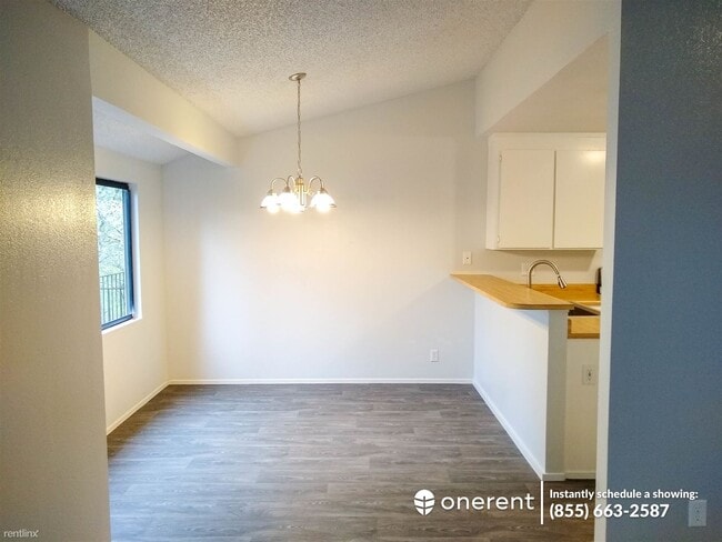 Building Photo - 3 br, 2 bath Townhome - 4832 Starflower Dr -