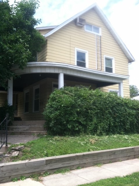 Building Photo - 320 Pearl St