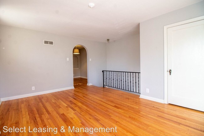 Building Photo - 5000 Oleatha Ave
