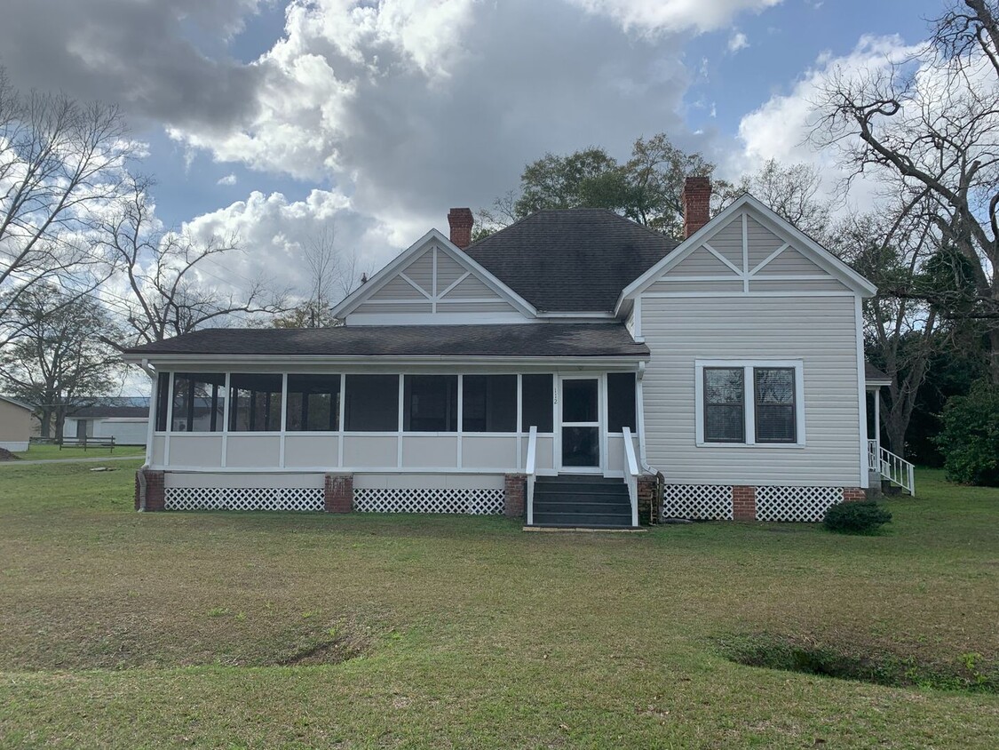 Primary Photo - 2/2 FARMHOUSE LOCATED IN CECEIL ON 3/4 ACR...