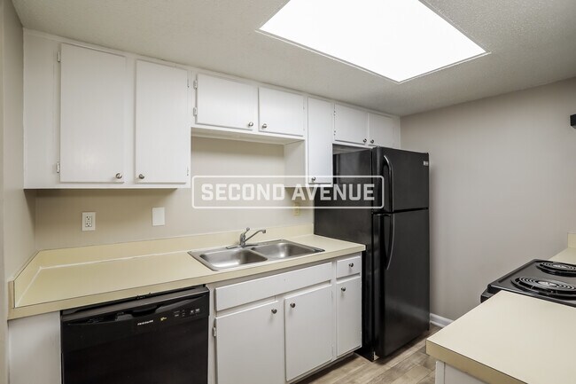 Building Photo - 8781 Whispering Pines DR