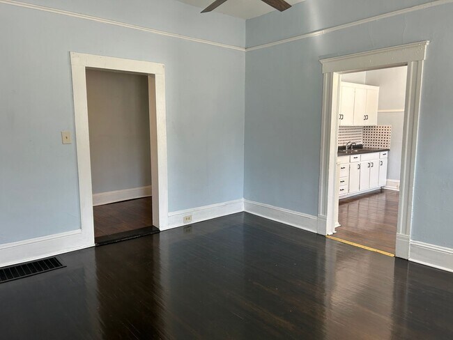 Foto del edificio - 823 Parkwood Ave