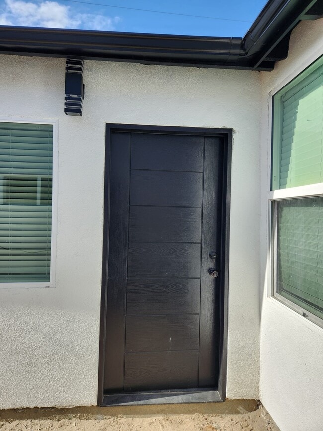 Main Entrance - 627 W Julianna St
