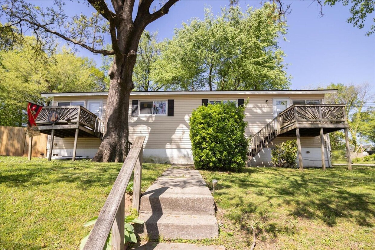 Foto principal - 2bd/1ba Duplex Unit in the Heart of Howell...