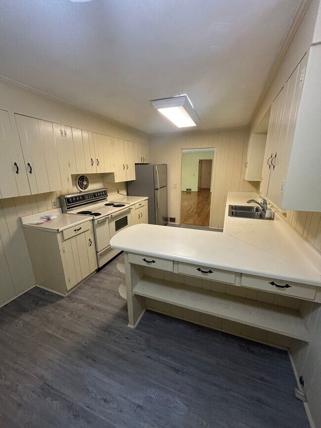 Foto del edificio - Great Single Family Home In The Heart of Tryon!