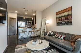 Building Photo - 1111 N Durham Dr