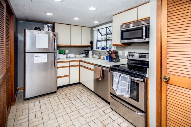 Foto del edificio - 2 Bed & 2 Bath Condo
