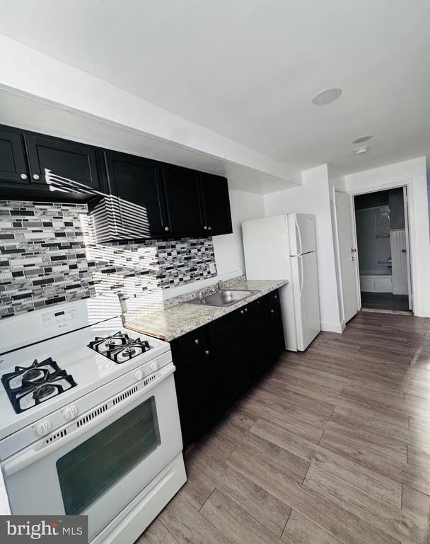 Foto del edificio - 7130 Clinton Rd