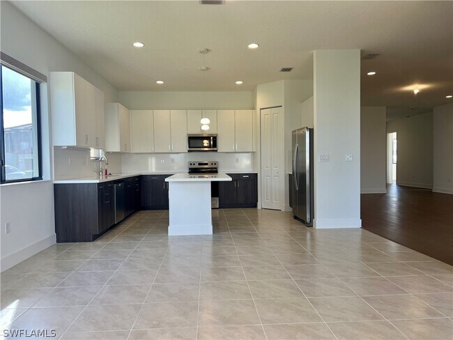 Building Photo - 5114 Panella Ave