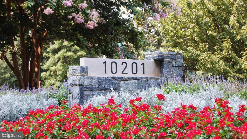 Foto principal - 10201 Grosvenor Pl