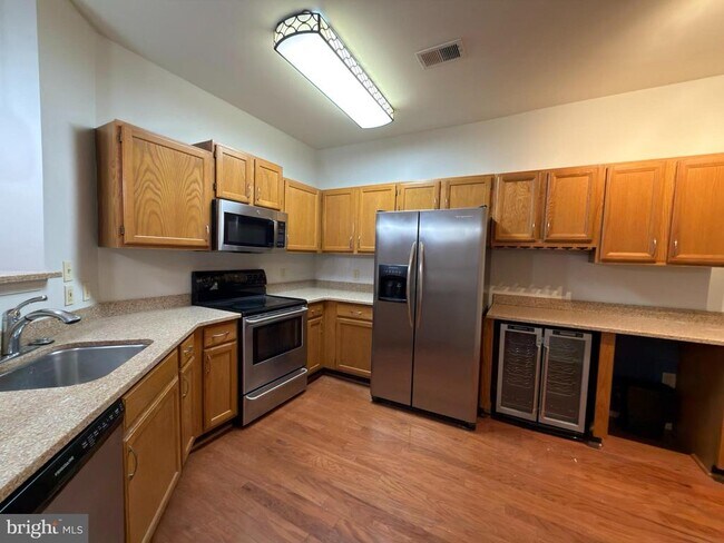 Foto del edificio - 1426 Nutwood Ct