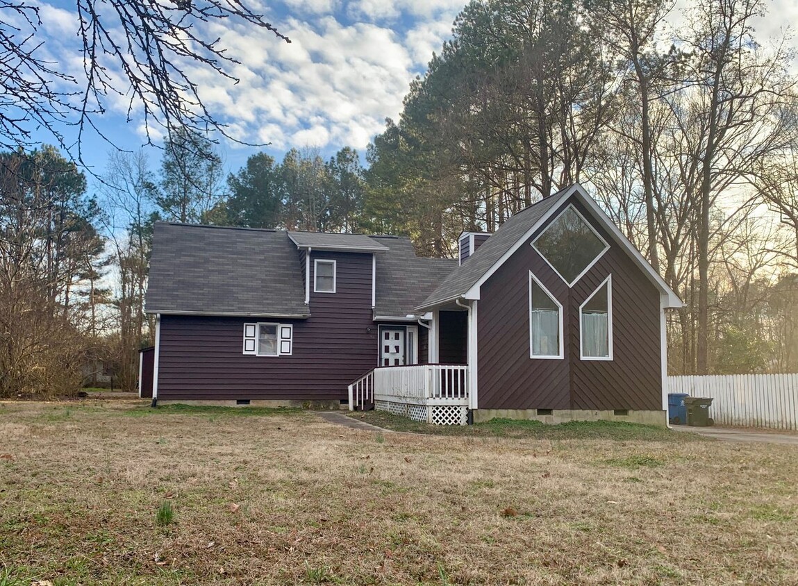 Primary Photo - 3 Bed | 3 Bath House in Durham - Lawn Care...