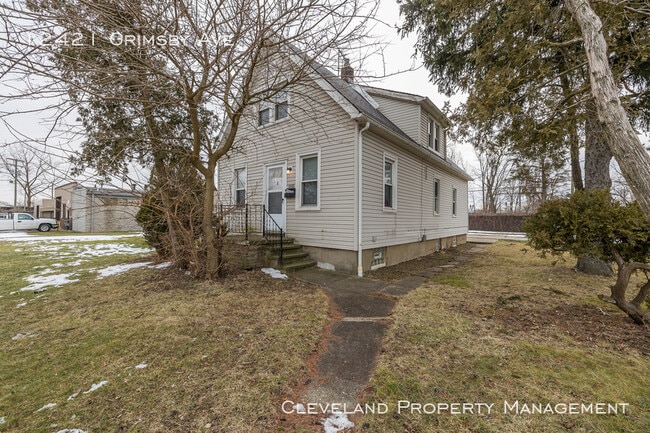 Building Photo - Spacious 3 Bedroom Home
