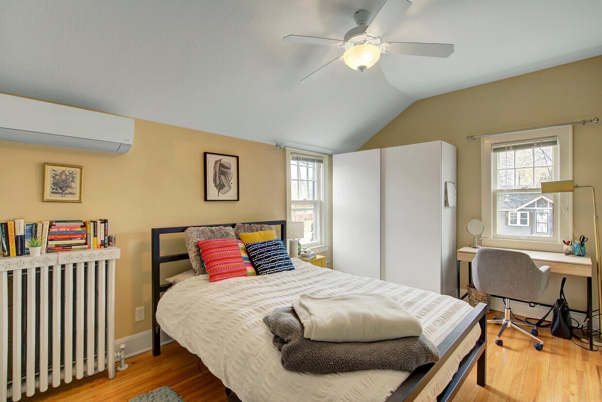 Foto principal - 4104 22nd Ave S