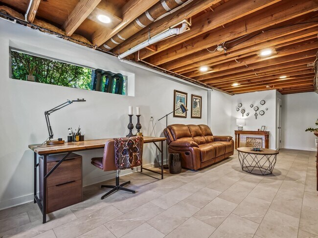 Foto del edificio - 3212 Springdale Dr