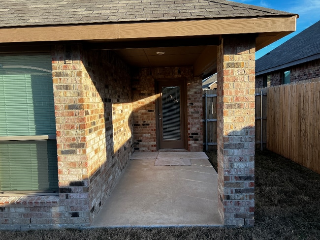 Building Photo - 417 Greenhaven Dr