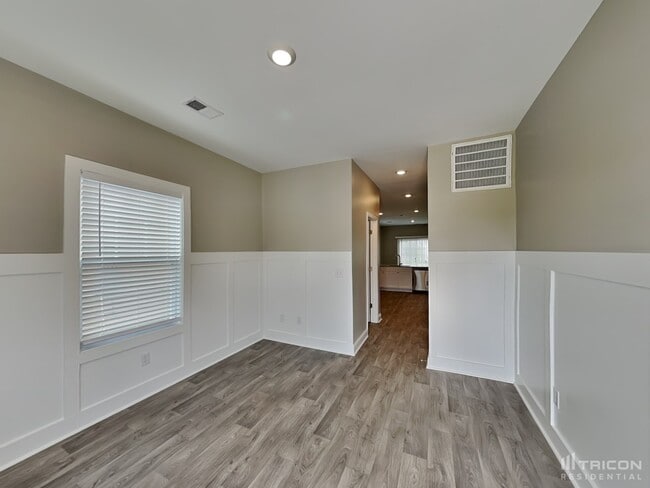 Building Photo - 1021 Crescent Moon Lp