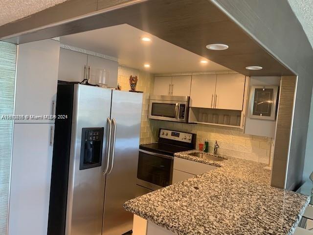 Building Photo - 8000 Harding Ave