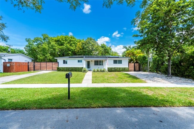Building Photo - 9841 Dominican Dr