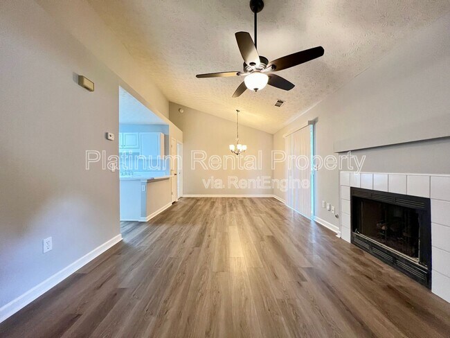 Photo - 725 Avening Ct House
