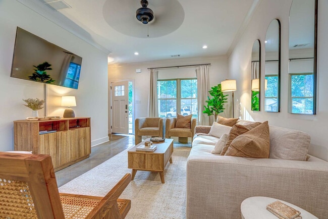 Building Photo - 668 Hawthorne St