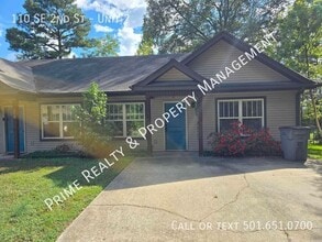 Building Photo - 110 SE 2nd St