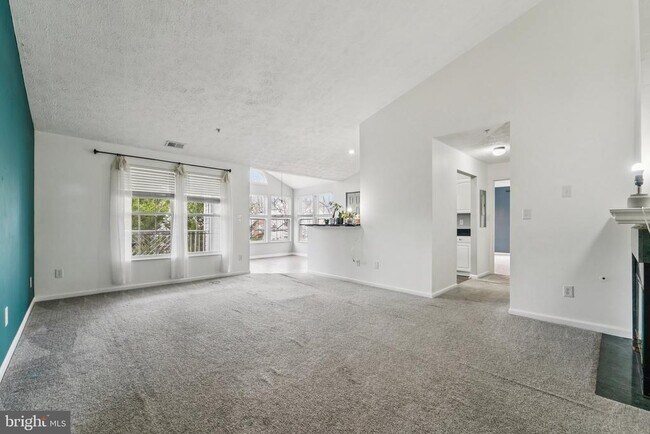 Foto del edificio - 2444 Blue Spring Ct