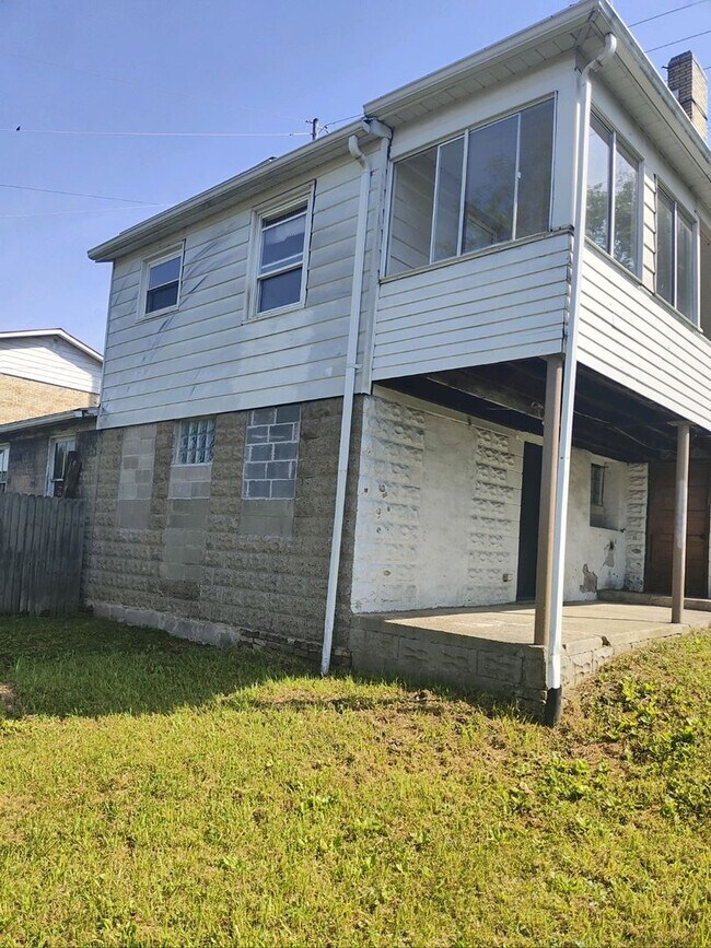 121 Oak Ave Unit 121 Oak Ave, Kittanning, PA 16201 Room for Rent in Kittanning, PA