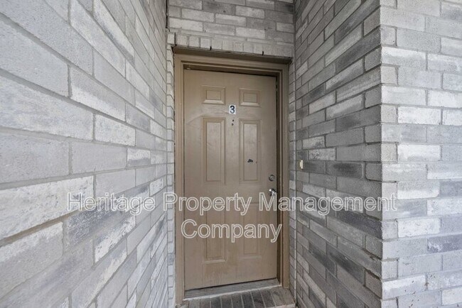 Building Photo - 518 Dukeway Dr
