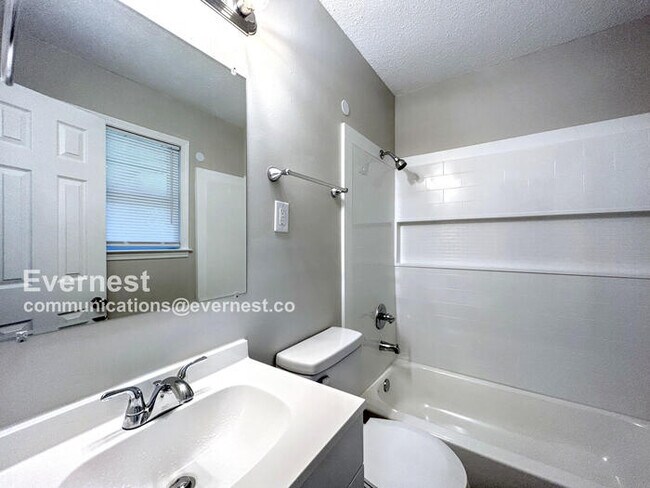 Foto del edificio - 8641 Kinard Cove